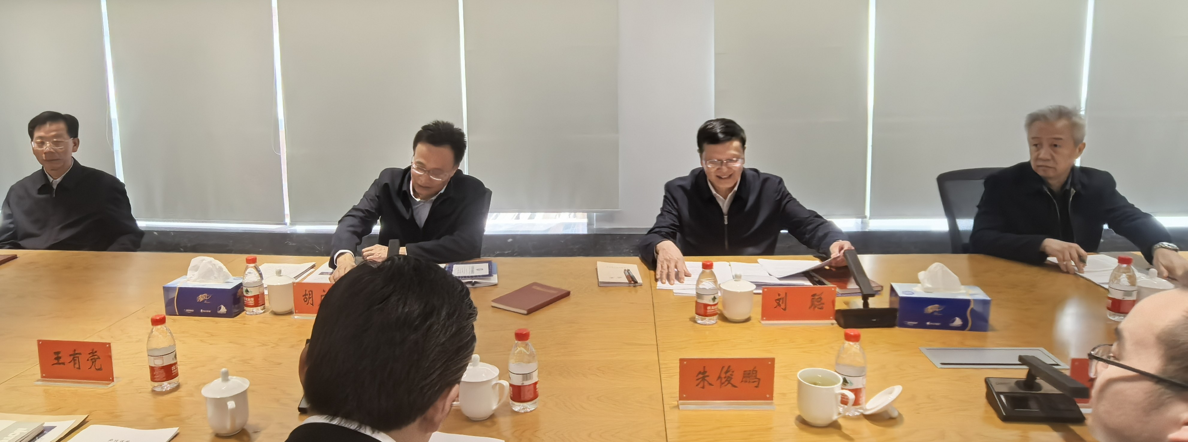 座谈会.jpg