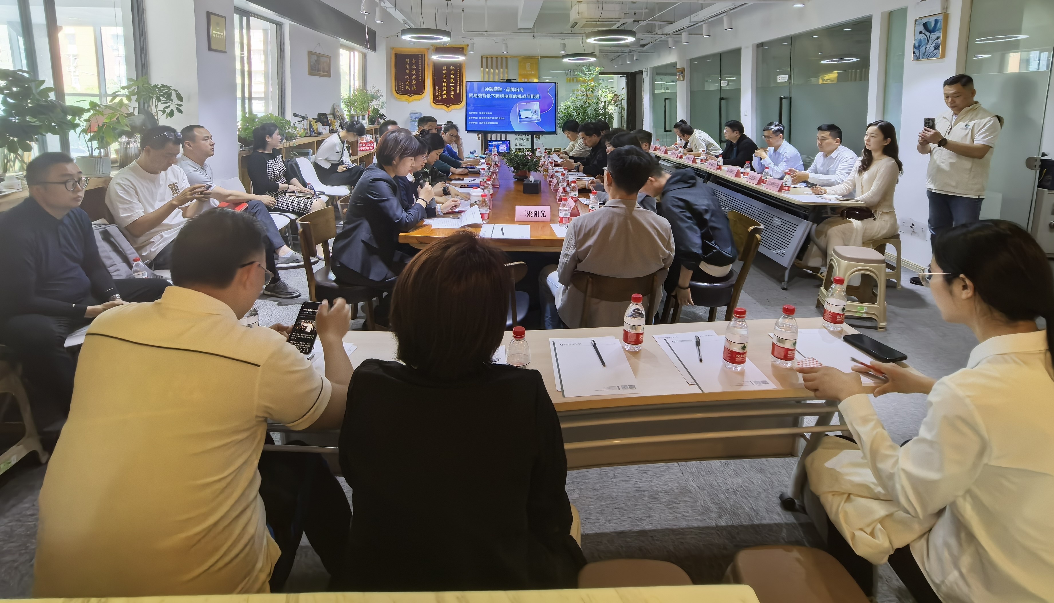 跨境.jpg