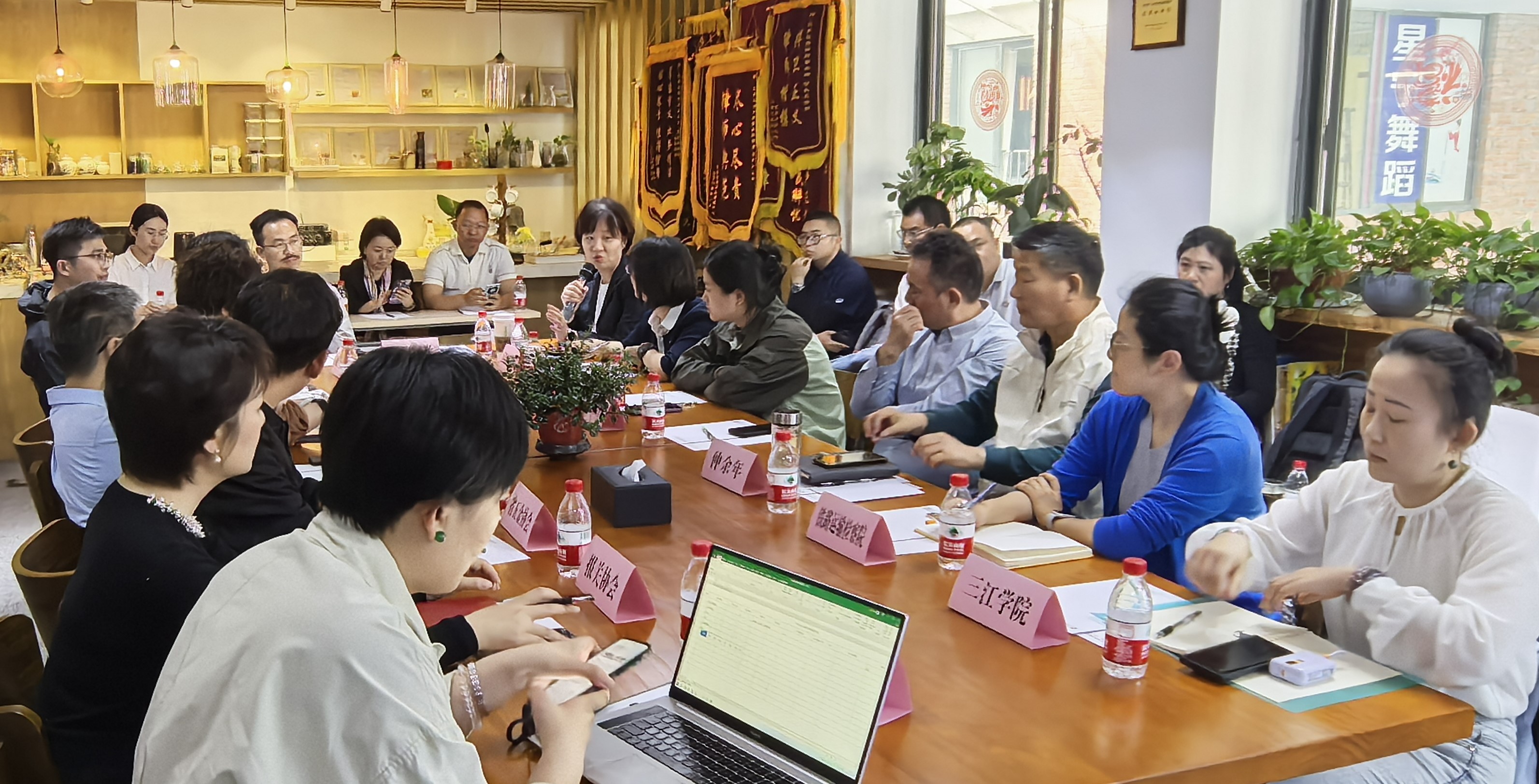 跨境1.jpg